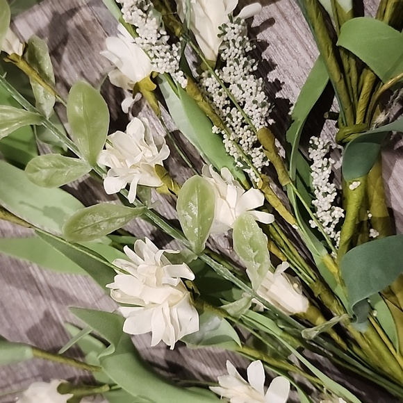 Spring Wreath - Picture 3 of 4